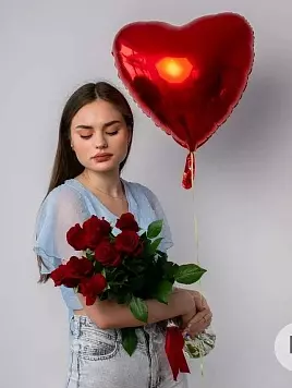 Набор: 9 Красных Роз и Шар Сердце (Металл)